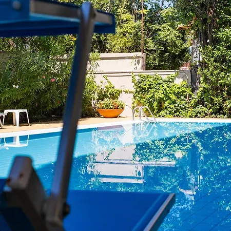 A Pochi Passi Dal Mare Con Piscina דירה